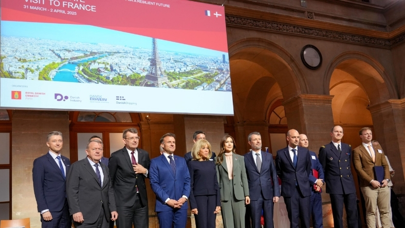 European officials stand before GREENCONNECT presentation on Denmark-France biomethane gas link upgrades