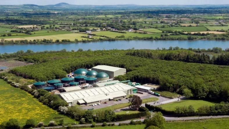 Biomethane plant with anaerobic digesters near river